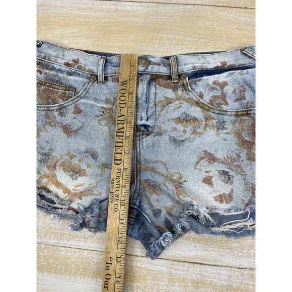 Free People Floral Denim Jean Shorts Size 30 (33w) Women’s Distressed - Picture 7 of 7